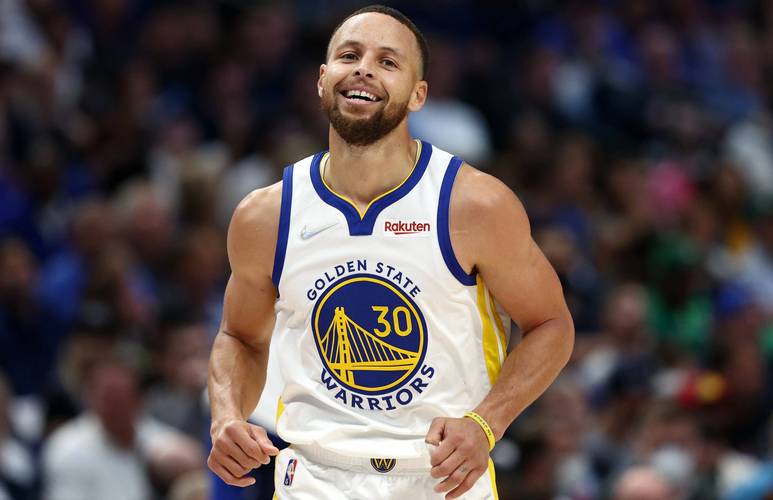 终于有正面贡献！杨瀚森前场板先助攻三分 然后快攻再助攻扣篮（杨瀚森迎来高光时刻：抢前场板助攻三分，快攻再送扣篮助攻）