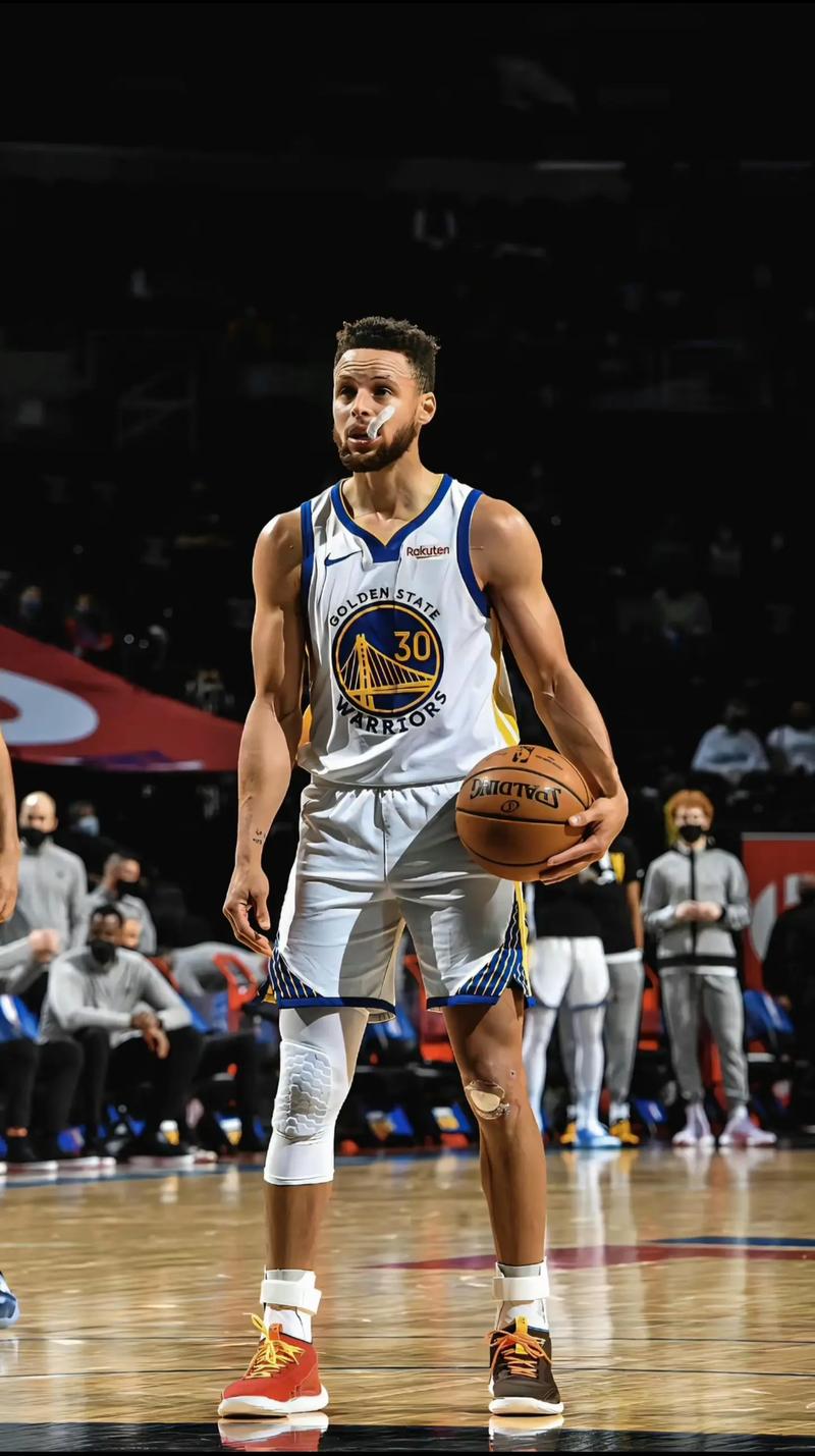 南通发布：苏超南通队载誉而归，3000多名球迷迎接城市英雄（南通发布：苏超南通队凯旋，三千余球迷迎接城市英雄）